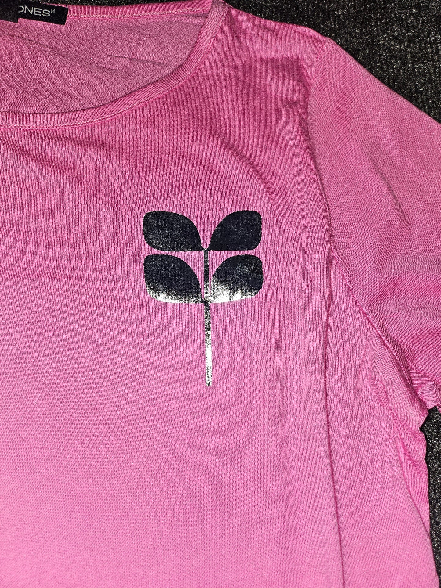 DP192W Charity Pink Ladies Large with Metallic foil DTF aspen leaf