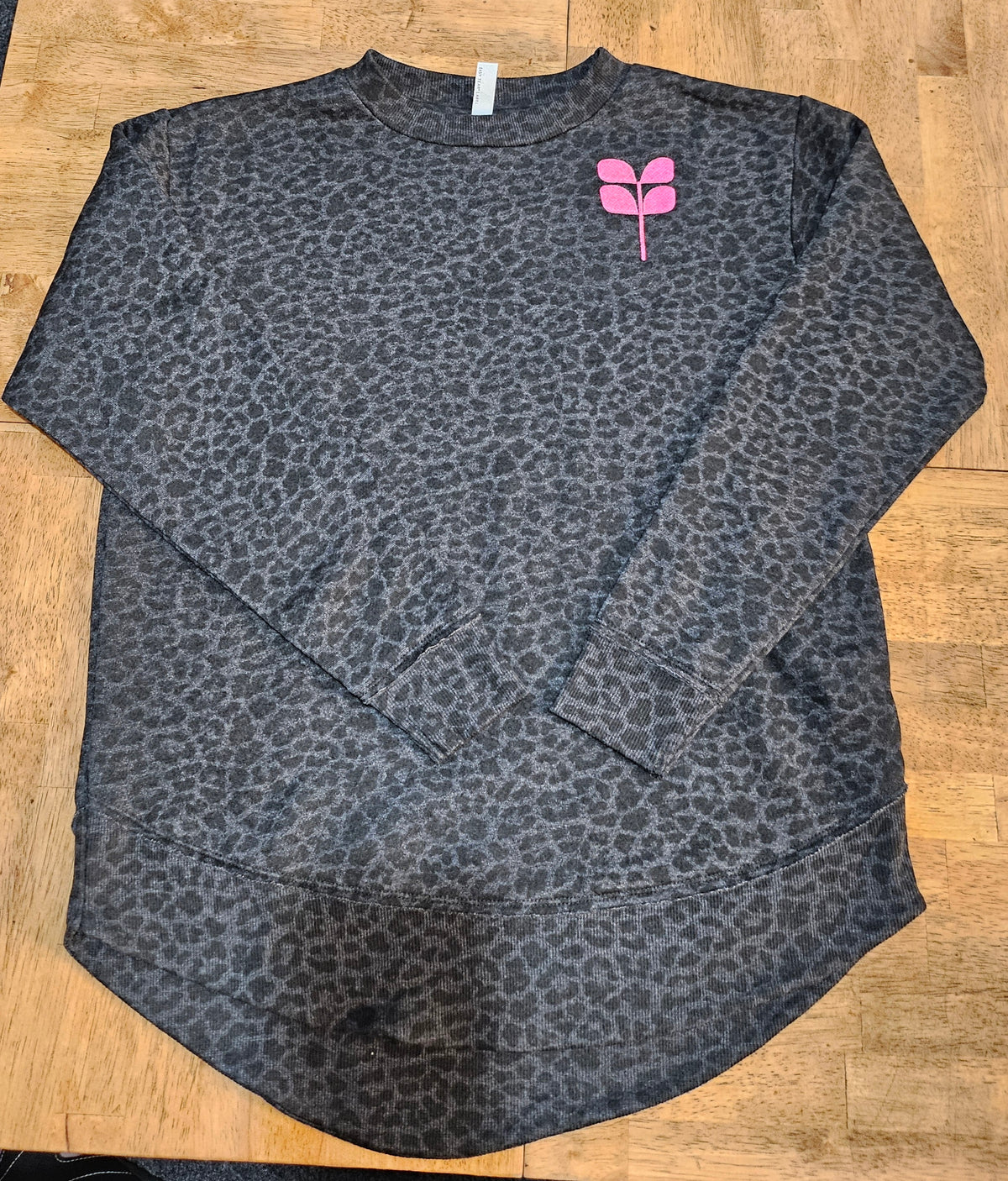 Ladies Medium - Relaxed fit, drop shoulder crewneck - Black Leopard with embroidered aspen leaf